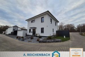 Hier bleiben keine Wünsche offen! Neuwertige Stadtvilla mit vielen Extras zu verkaufen!