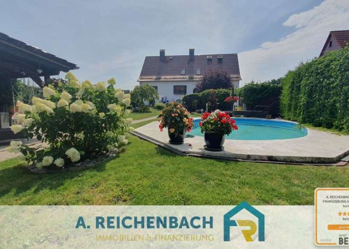 Ein- bzw. Zweifamilienhaus mit Pool, Garagen, PV Anlage und vielen Extras in Altengottern!Ein- bzw. Zweifamilienhaus mit Pool, Garagen, PV Anlage und vielen Extras in Altengottern!